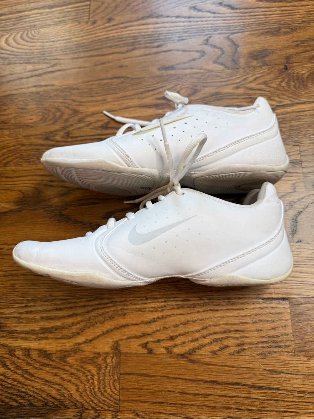 Nike 647937-100 Sideline lll White Women's Athletic Cheerleader Sneakers Size 8